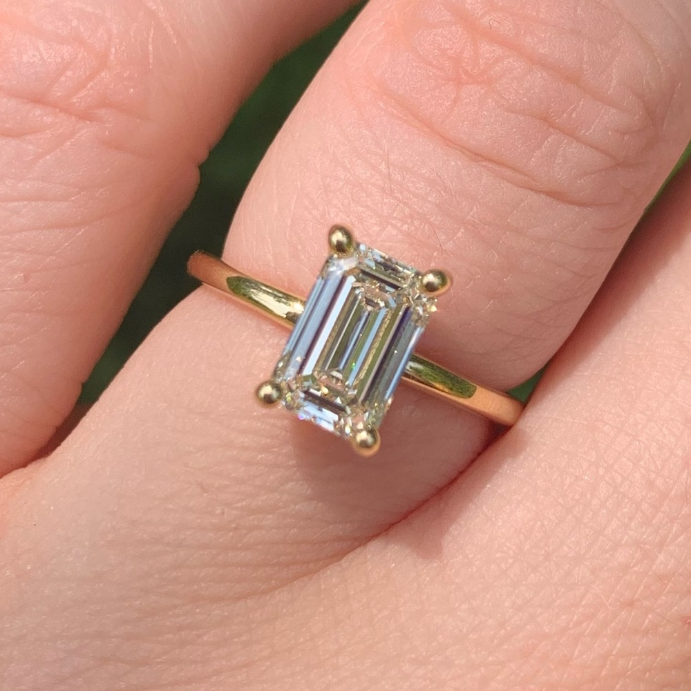 18k Emerald Diamond Ring